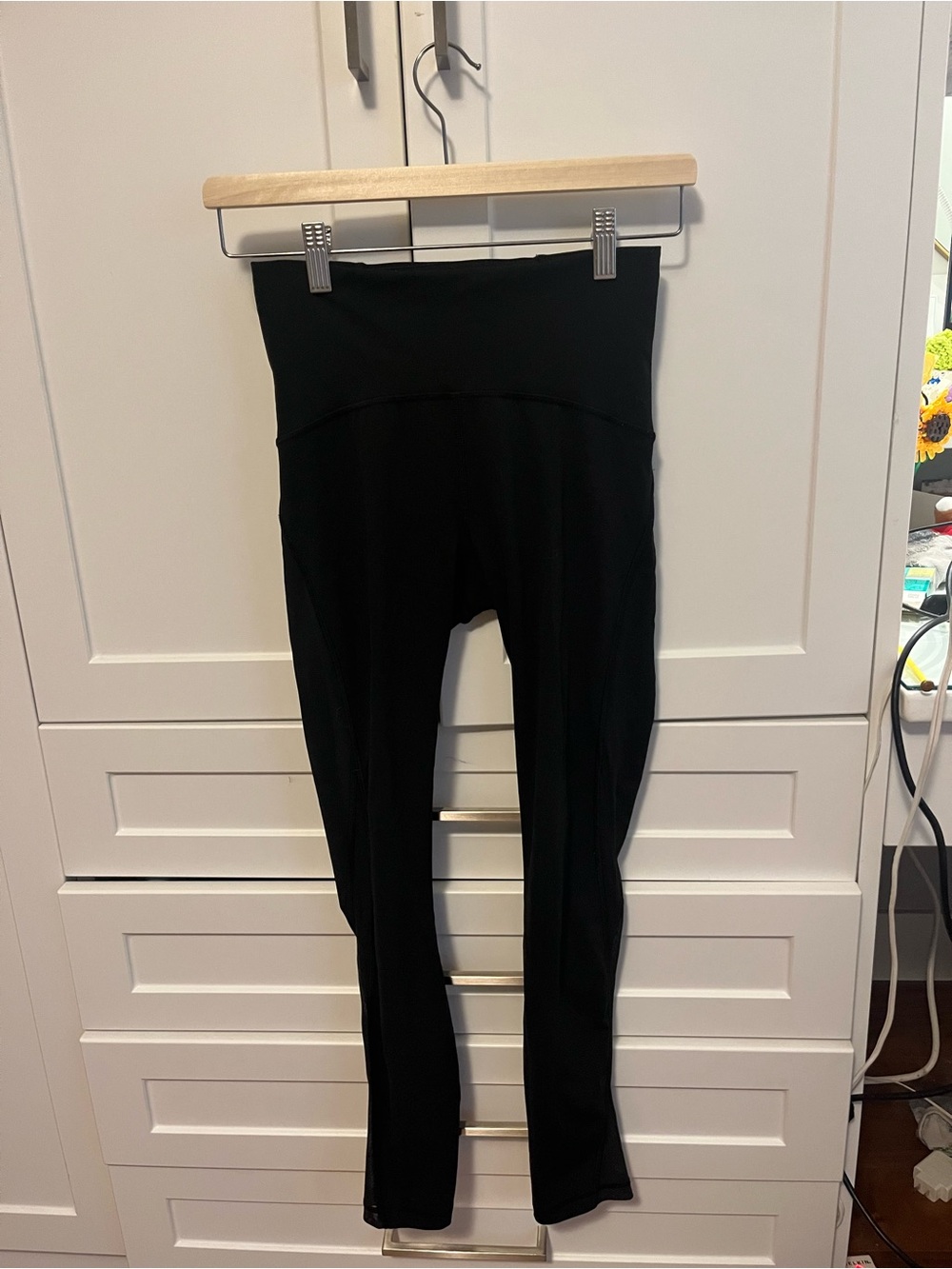 Lulu Mesh Slit Leggings - Picture 4 of 8
